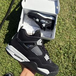 Jordan 4 White Thunder ⚡️