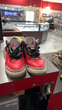 Black and red jordans size 8