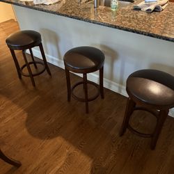 Counter Stools 24in  Like New 