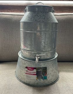 Beverage Dispenser with Stand (Drink)