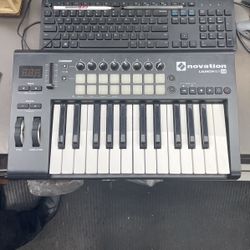 Used Novation Launchkey 25 MK2 MIDI Controller