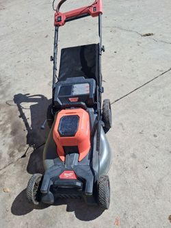Milwaukee Fuel Cordless Self-Propelled Lawn Mower