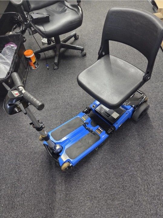 FreeRider Luggie Elite Mobility Lightweight foldable Scooter