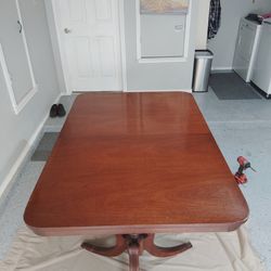 Kitchen table and 6 office chairs
