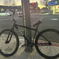 Throne (LOOK AT DESCRIPTION) 