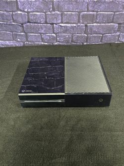 Xbox One Console Bundle – 3 Controllers, 7 Games & Cables