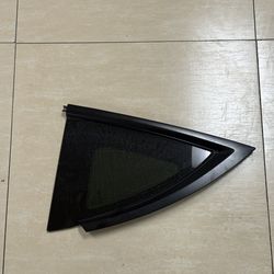 20-23 Tesla Model Y QUARTER GLASS LEFT REAR 1495740-99-H OEM