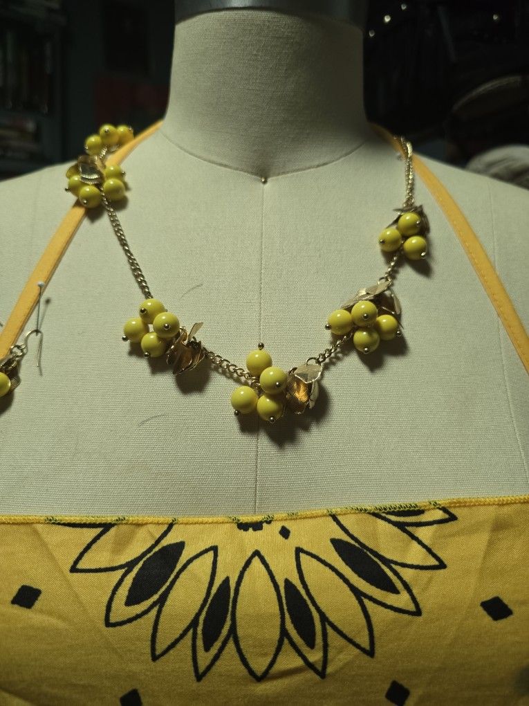 Sarah Coventry Yellow Necklace Worth Matching Earrings 