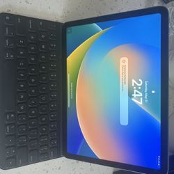 5th Gen iPad And Apple Keyboard