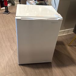 Insignia Mini Fridge 