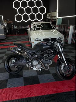 2014 Ducati monster clean title super clean