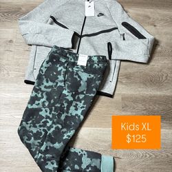 Brand New Kids Small Nike Tech