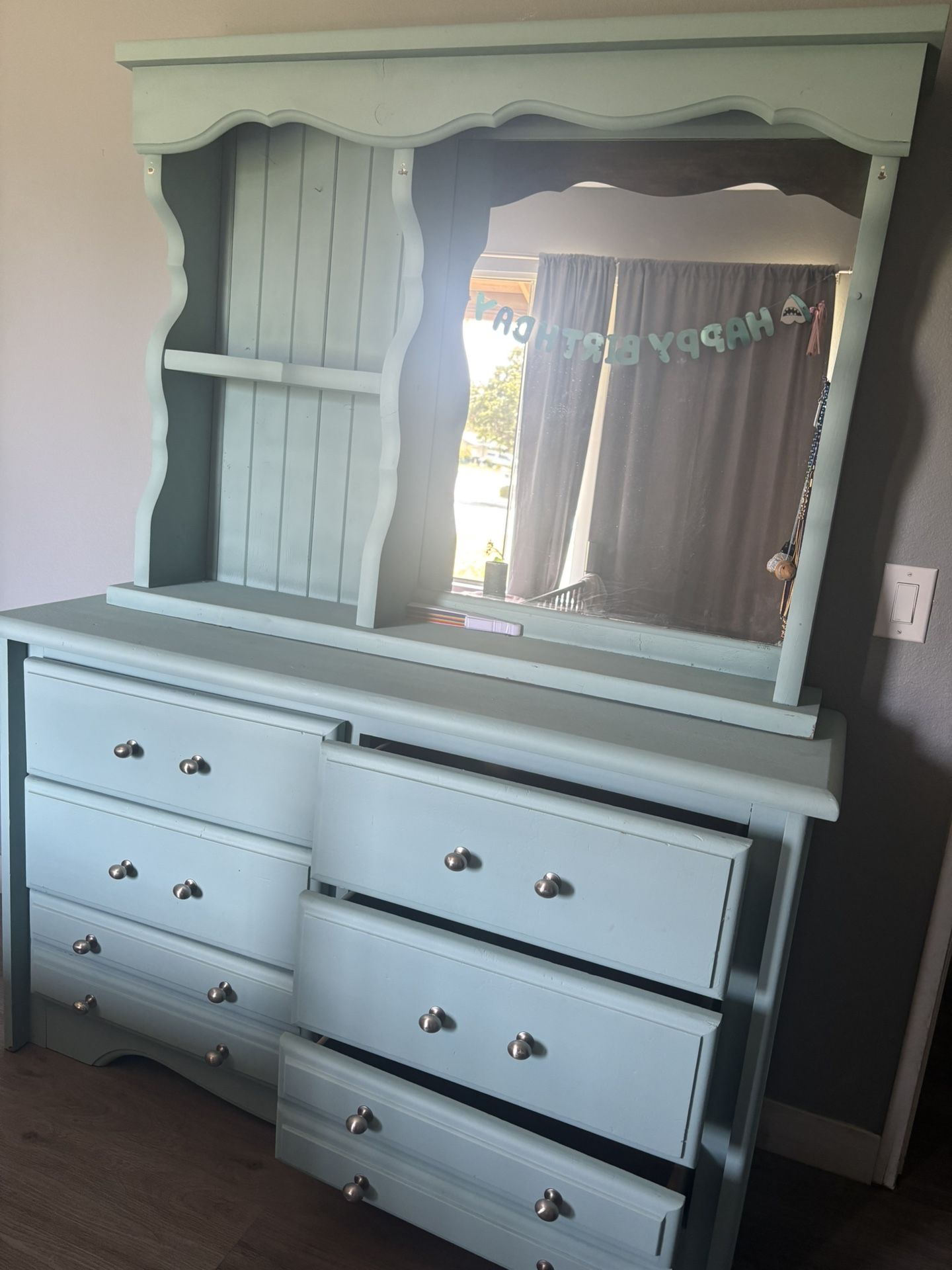 dresser with mirror 