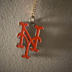 New York men’s pendant