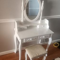 Makeup Vanity Desk With Mirror 