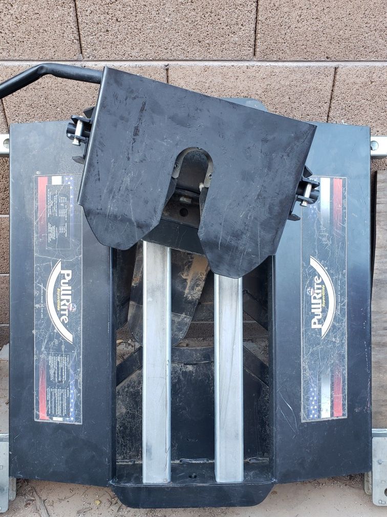 Pullrite superglide sliding 5th wheel hitch for Sale in Queen Creek, AZ