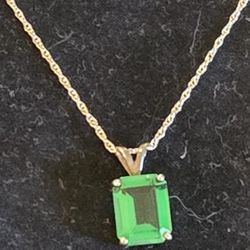 Vintage Sterling Silver emerald Pendant Necklace