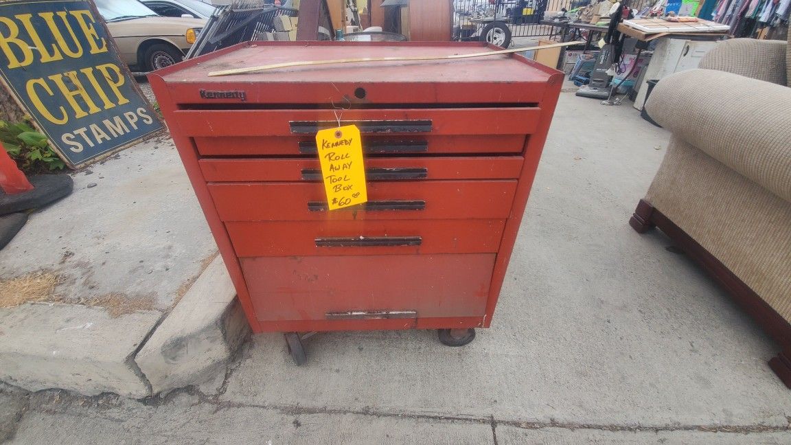 Roll Away Tool Box