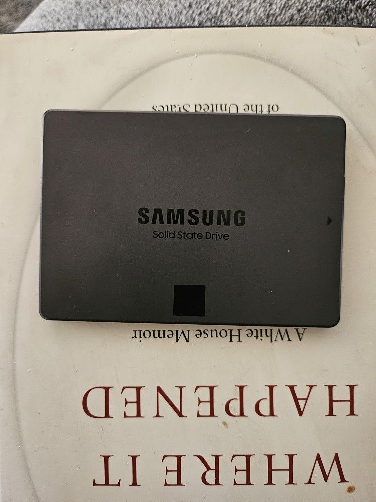 SAMSUNG 870 QVO SATA III SSD 4TB 2.5" Internal Solid State Drive,