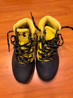 Under armor shoes in good shape