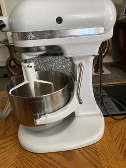 KitchenAid Mixer 75 Anniversary Special Edition- White. Model Number-  WD(contact info removed). for Sale in Las Vegas, NV - OfferUp