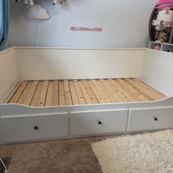 IKEA HEMNES DAYBED
