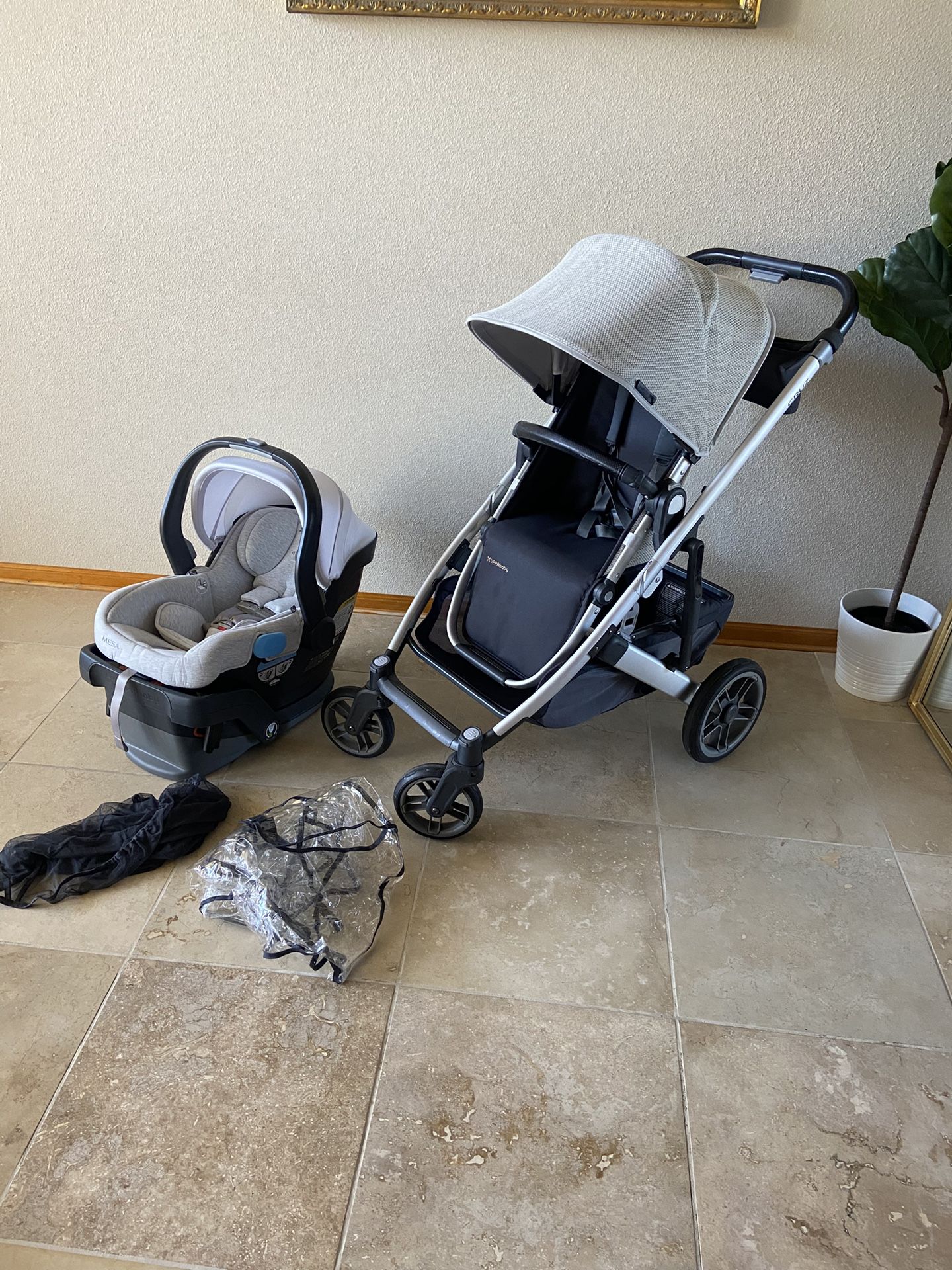 Uppababy Cruz V2 Stroller With Car Seat Beige
