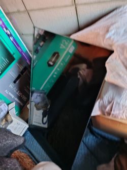 Hisense Roku Smart TV in Box