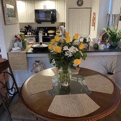 Round Dining Table w/4 Chairs