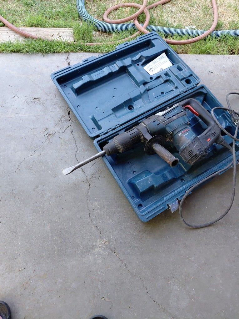 BOSCH HAMMER DRILL MODEL RH540M