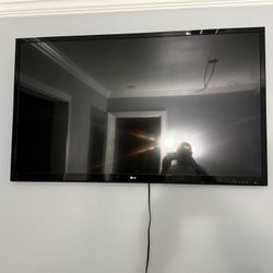 LG 55” 3D TV  With Remote 3D Glasses and Wall Mount