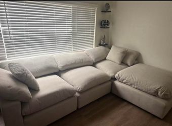 zone cream L couch brand new