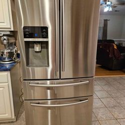 SAMSUNG REFRIGERATOR 