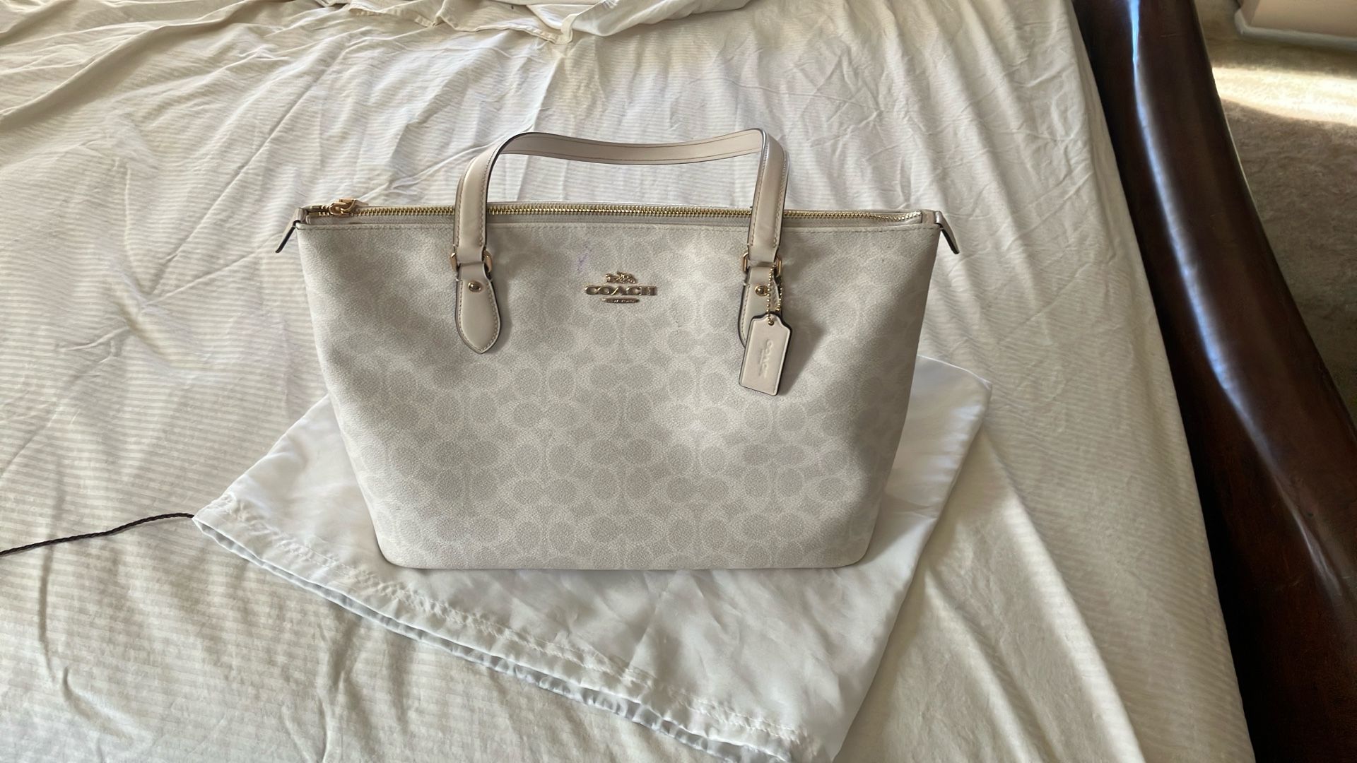 White Coach purse For Sale!