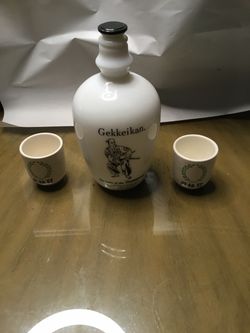 Gekkeikan Sake Ceramic Bottle and Cup Set
