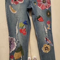 Juliette Woman Embraced Straight Leg