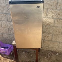 Sanyo Mini Fridge 