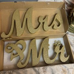 Mr & Mrs Sign 