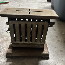 Vintage Universal Toaster, manufactured by Landers, Frary & Clark. 