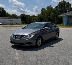 2011 Hyundai Sonata GLS (Good gas / Reliable Sedan)