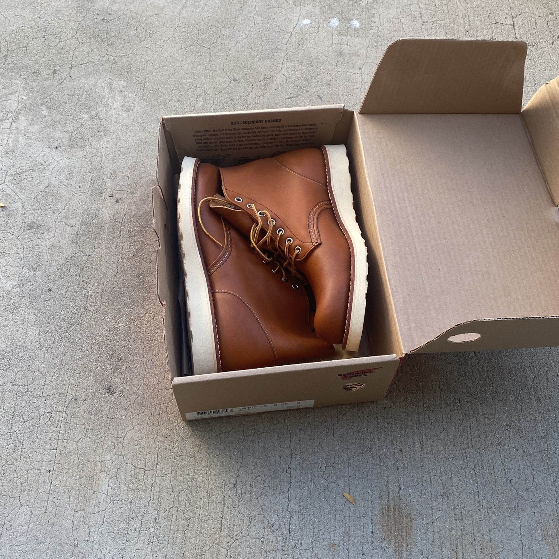 Red Wing Men’s Boots Size 9.5 New