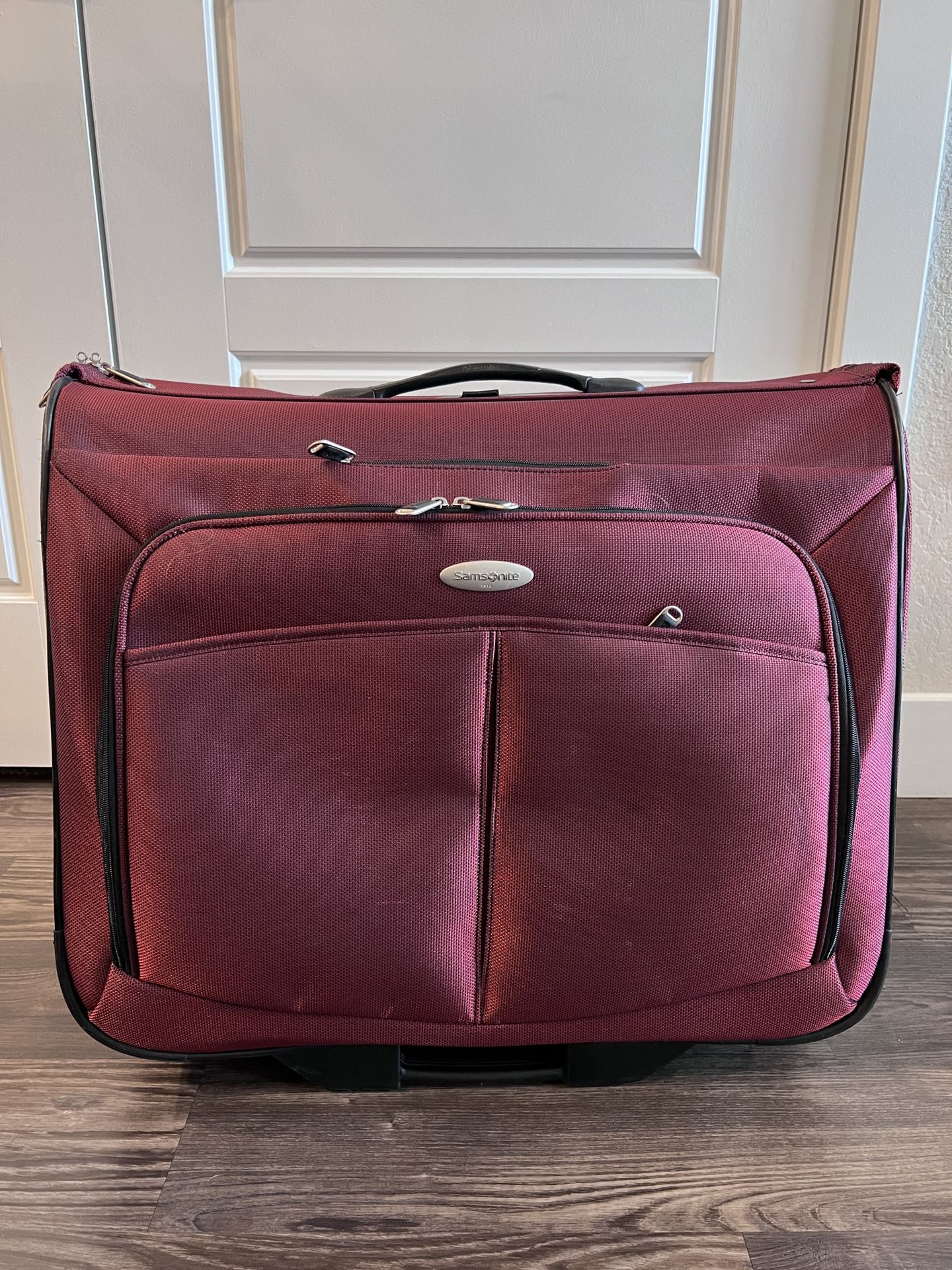 Samsonite Rolling Garment Suitcase - Wedding Or Business Suitcase
