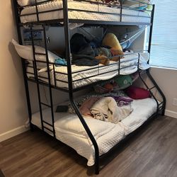 Triple bunk Bed 