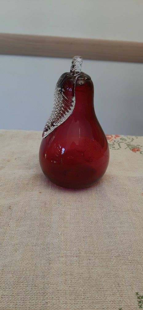 Vintage Canadian Rossi Art Glass Red Pear