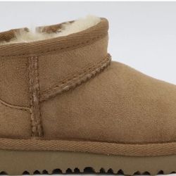 Ugg boots Size 7,9,12,13 De Niña Pequeña 
