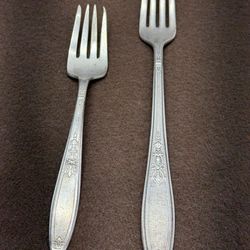 1847 Rogers Bros IS Silverplate Forks Set 2 Vintage Floral Flatware