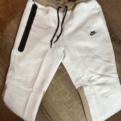 Nike Sportswear Tech Fleece Joggers White Khaki | Men’s Size L | FB8002-121 (NWT)