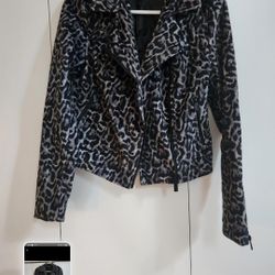 BEBE Juniors  Size 1/0  NWT Black Gray And White