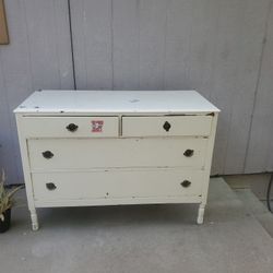 Dresser