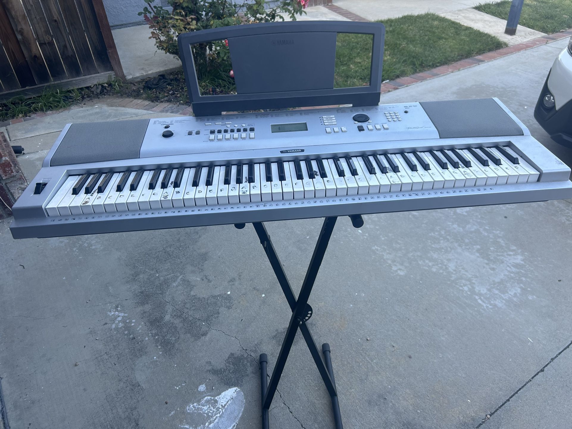 Yamaha DGX- 230 Portable Grand Digital Keyboard